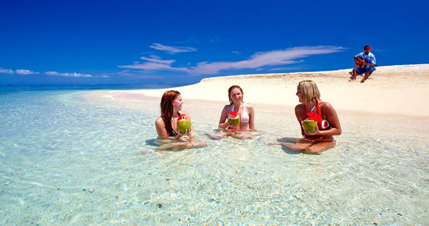 awesome adventure fiji tour island hopping yasawas backpacker