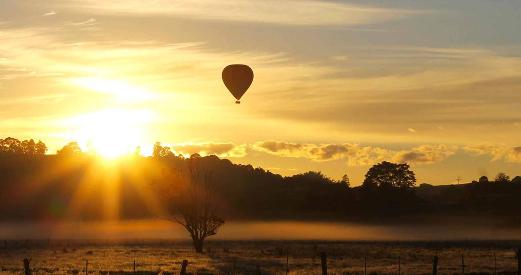 byron bay ballooning hot air balloon ride scenic flight sunrise backpacker tour