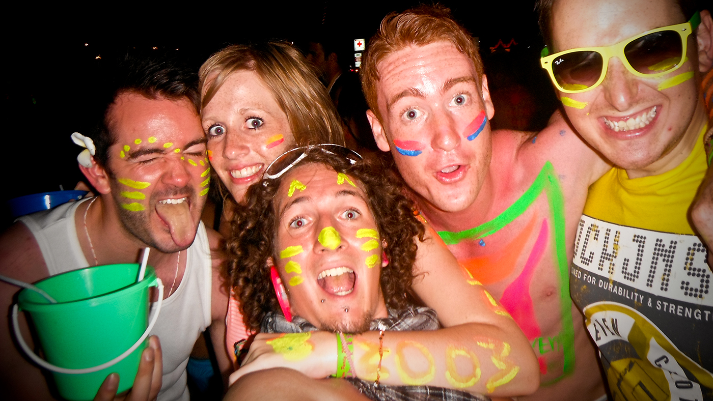 full moon party thailand koh phangan package deal hostel