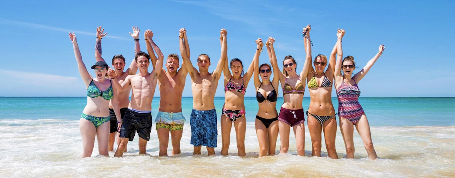 intro travel oz east coast adventure group tour sydney to cairns australia backpacking