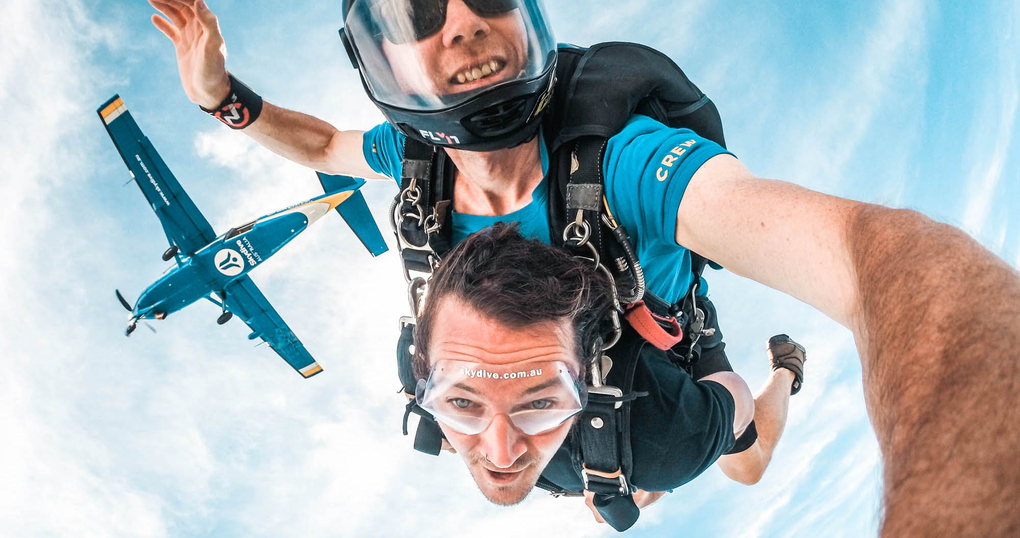 skydive byron bay tandem skydive australia best place to skydive east coast austrlaia backpacker deal discount