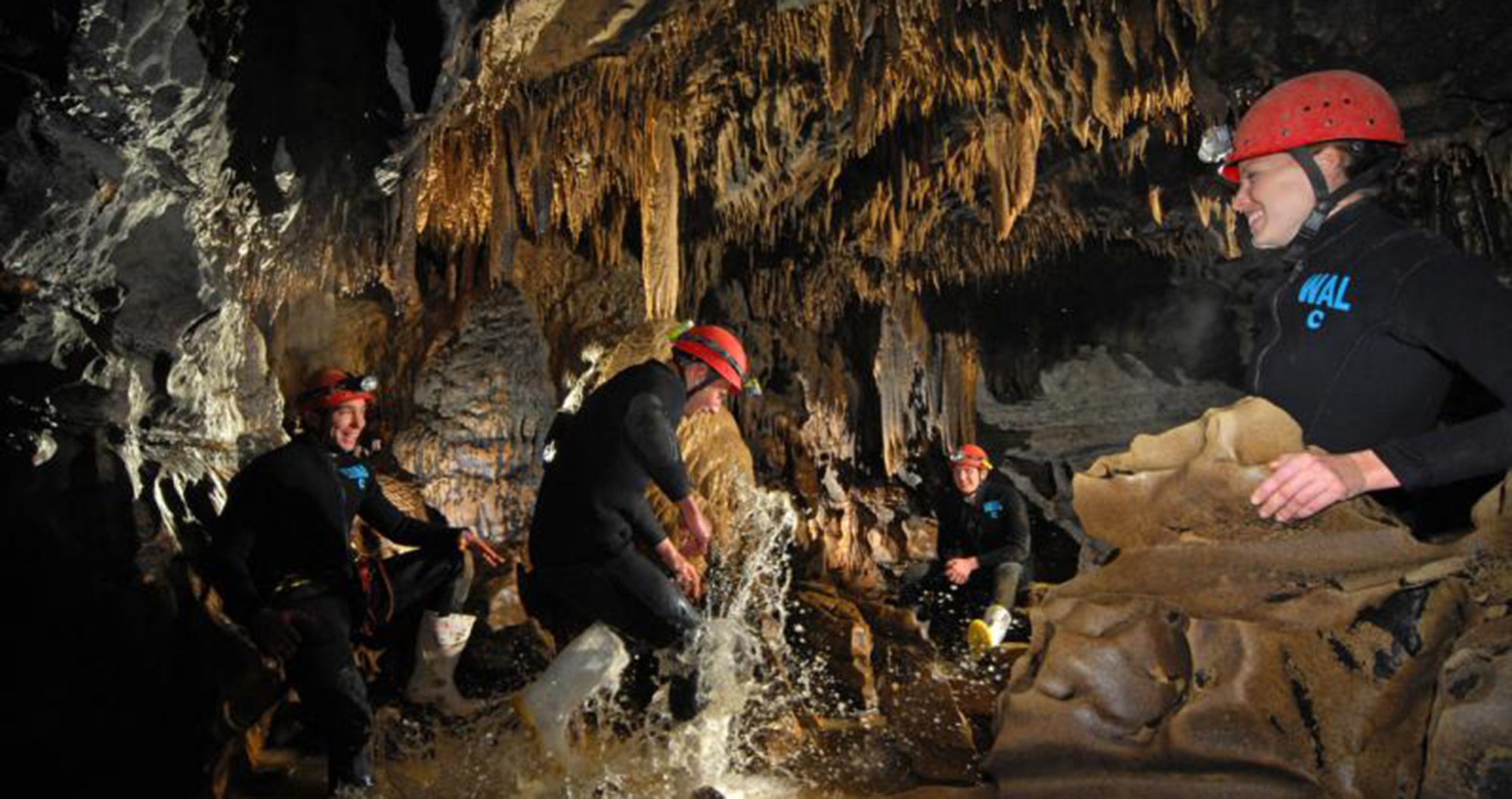 waitomo adventure tumutumu toobing black water rafting north island new zealand nz